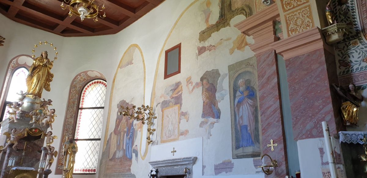 You can see how close the allied bomb came to the statue of st Mary and the damage to the frescoes where the bomb hit..