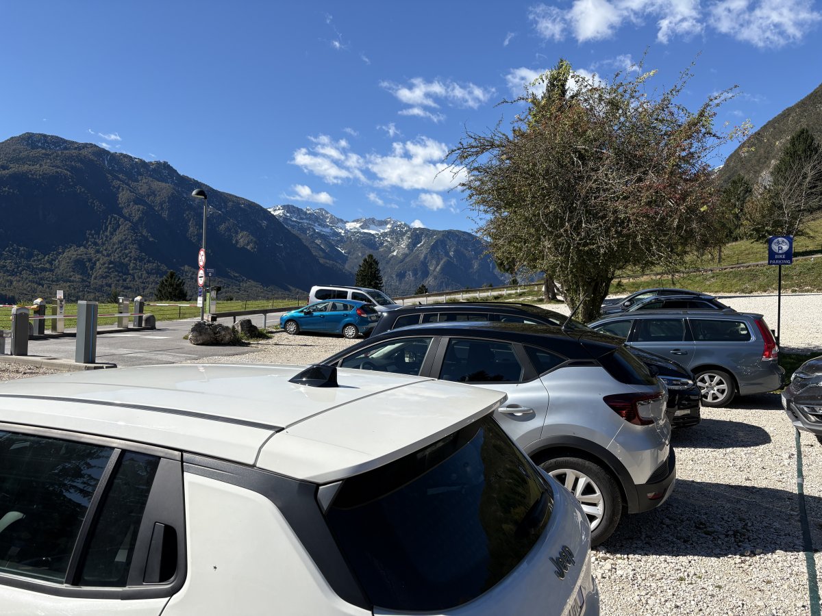 Take a ticket at the machine, park here, admire the view, go see the gorge then pay at the machine to exit the barriers..