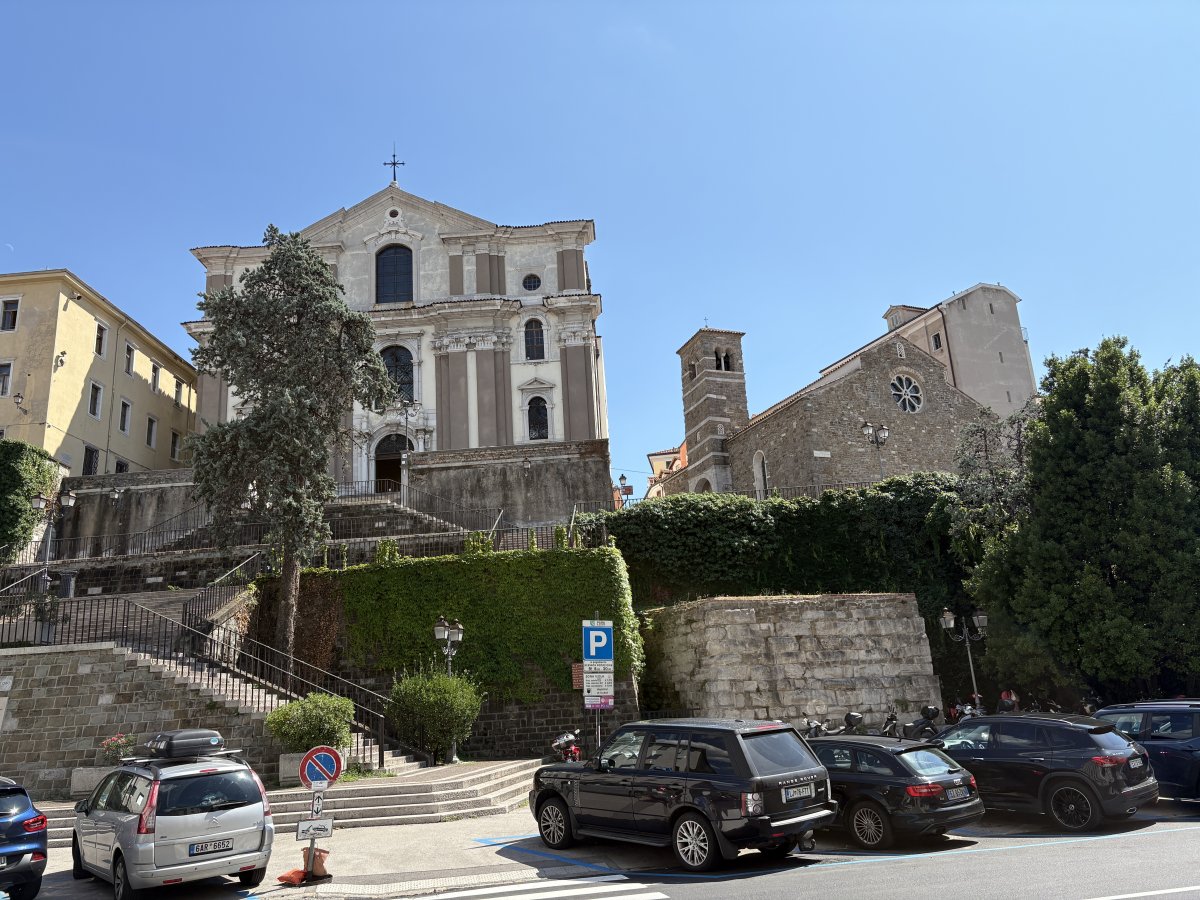 Out of all the grand buildings in Trieste, these two little churches were our favourite..