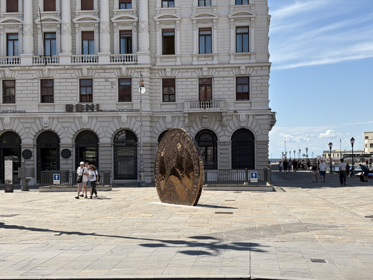 The artist was wondering where to position this piece and then the Penny dropped..