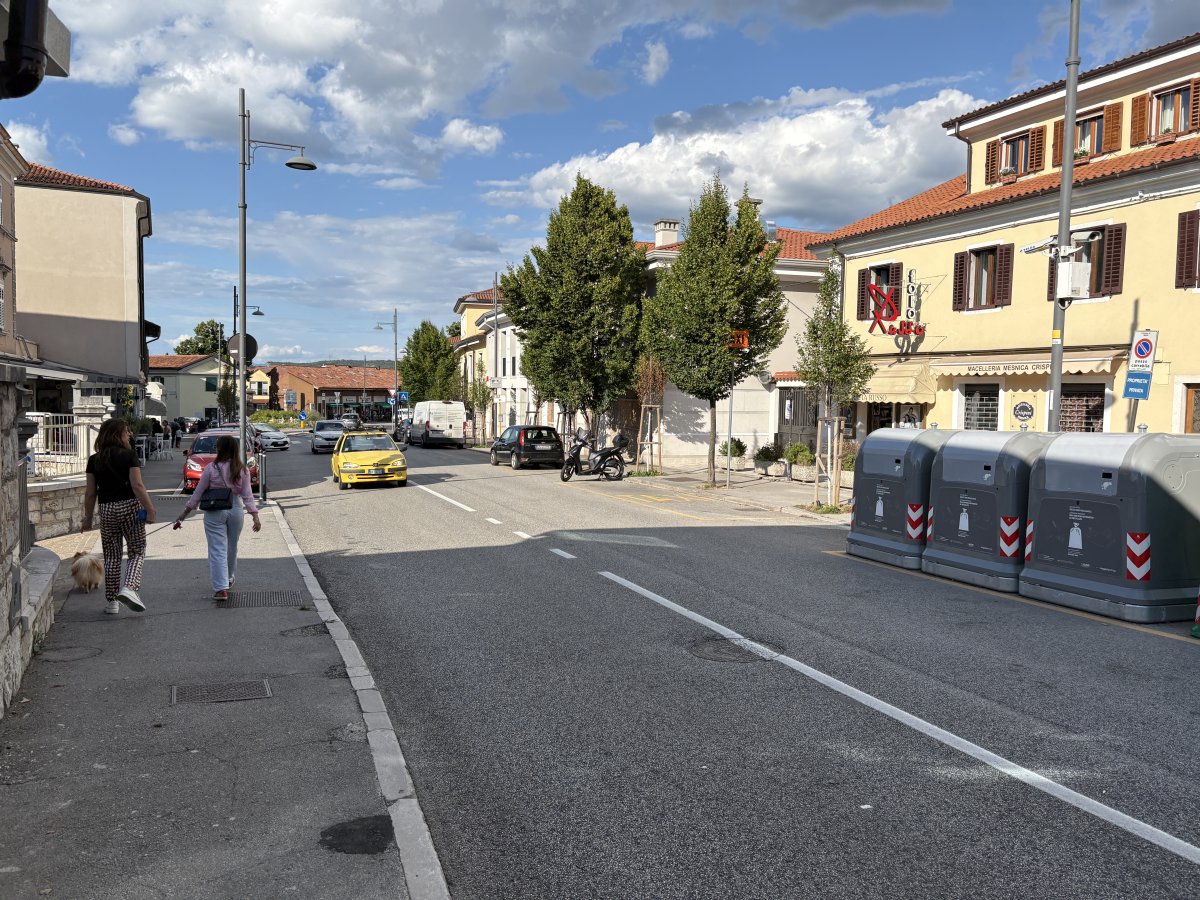 Back to the relaxed Opcina high street, with plenty of restaurants, cafes and gelato parlours..