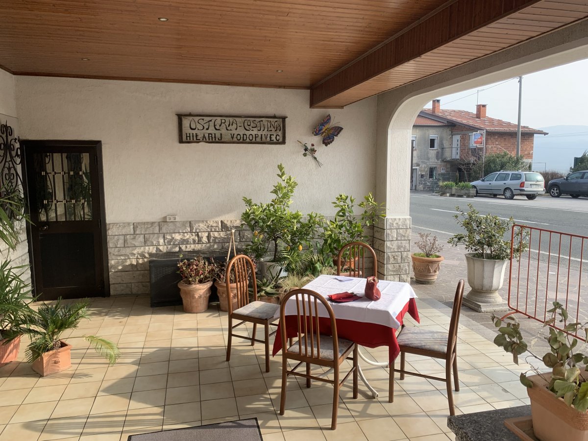 long outdoor terrace at Sivi Caven..