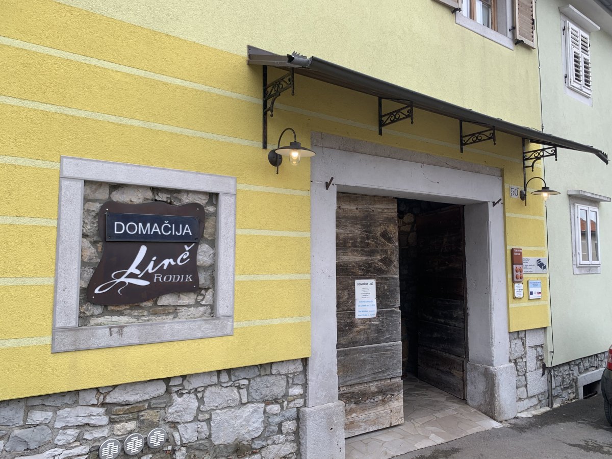 Domacija Linc in the centre of Rodik, the Brkini..