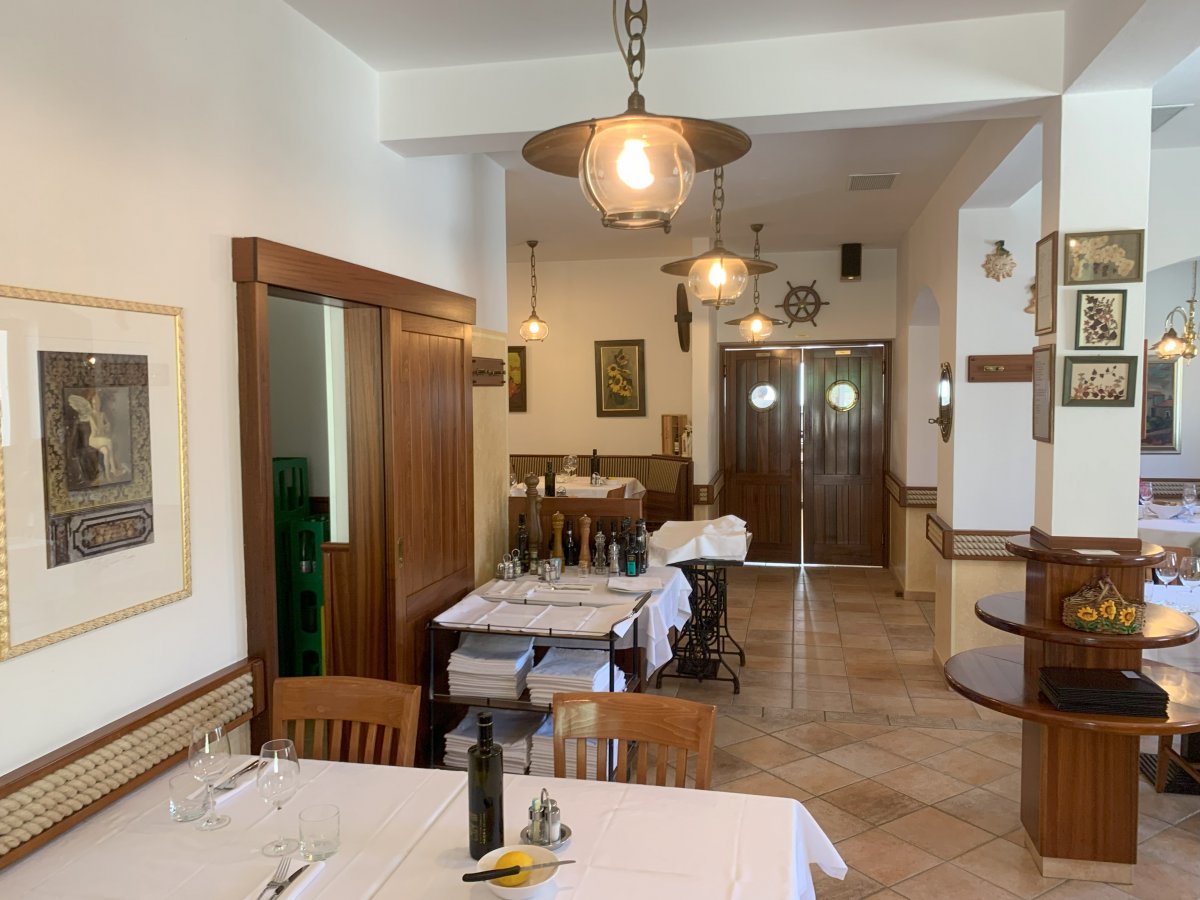 A marine theme in the seafood restaurant Trost in Rodik..