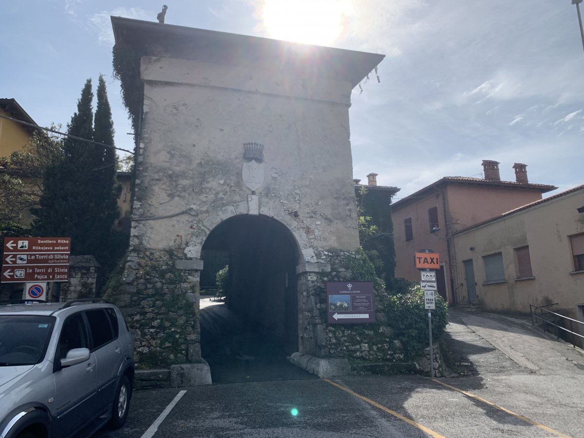 This way through into the castle, shop and ticket office on the left..