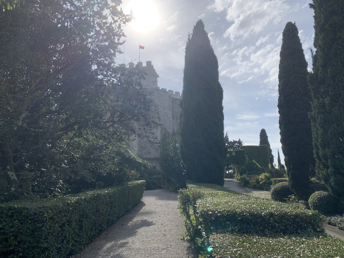You will not see many more beautiful settings for a castle, sat on top of a cliff, surrounded by gardens..