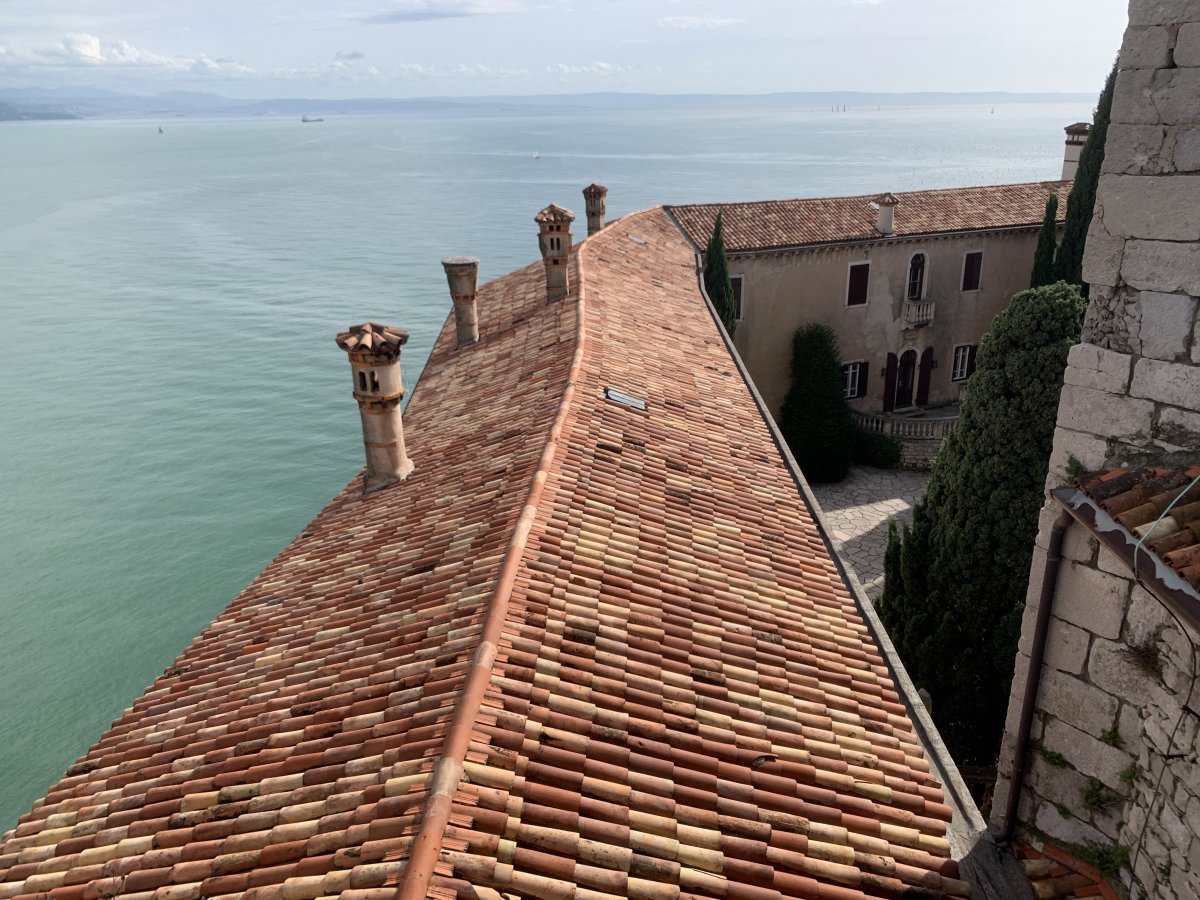 Do you also get a bit of deja vue for Game of Thrones here.. Maybe a dragon will swoop down and land on this roof..