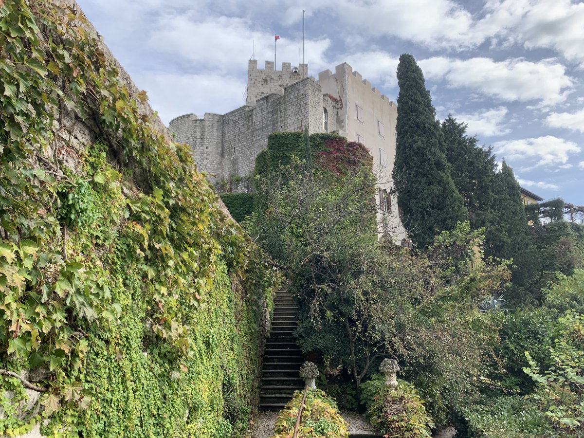 A few ways to get from the castle to the gardens..