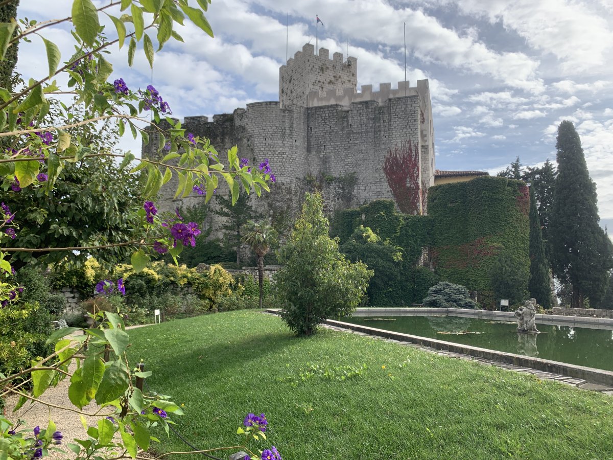 Very pleasant castle grounds on top of a cliff overlooking the Adriatic sea..