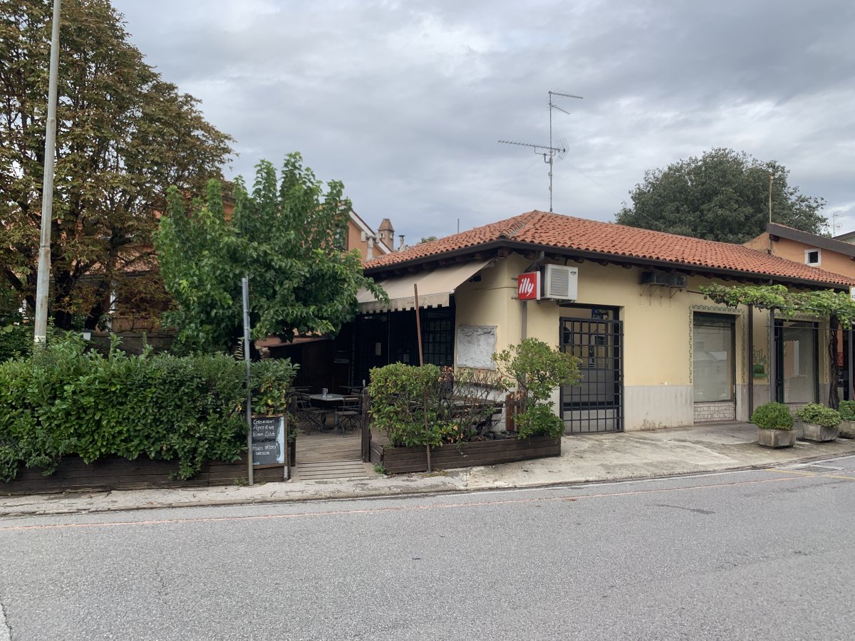 Friendly cafe opposite the castle for maybe your one and only real Italian capuccino experience on your Slovenian hollibubbles..
