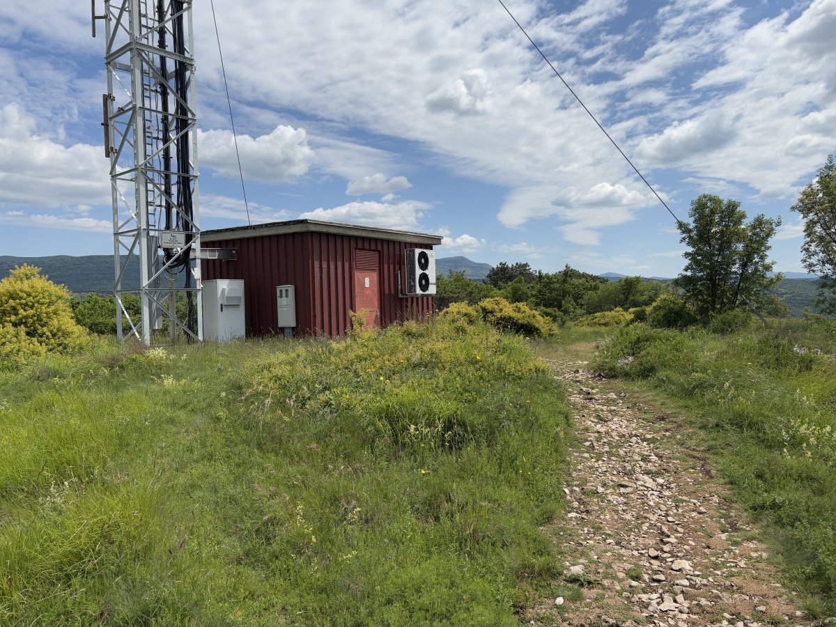 The transmitter is a handy marker and not so far from the church..
