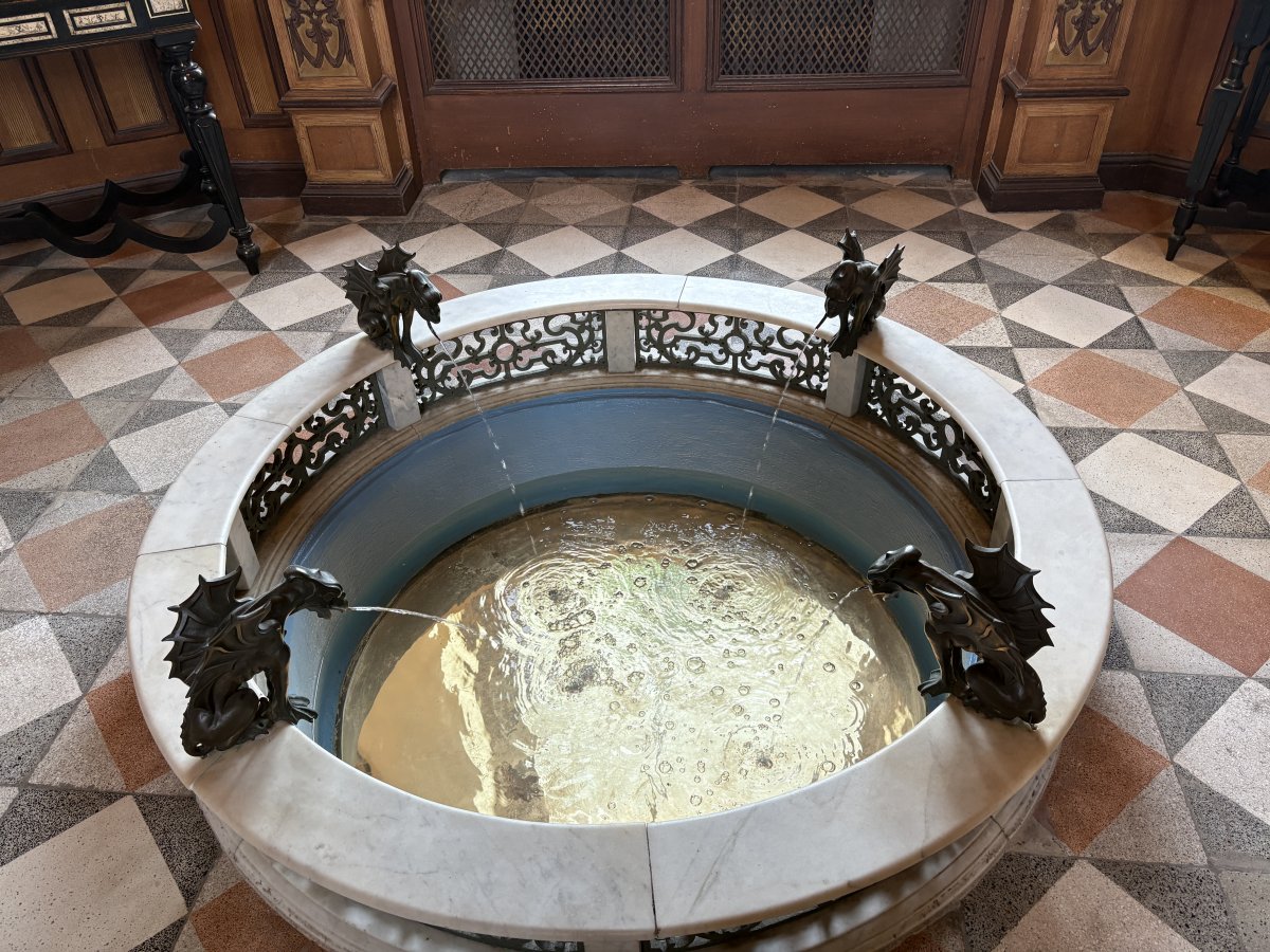 This indoor Dragon fountain is literally totally cool and must have helped to provide freshness on hot Mediterranean afternoons. I want one..
